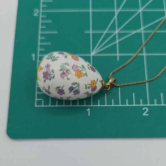Vintage Franklin Mint THE FLOWERS OF SPRING Enamel Easter Egg Necklace - Picture 7 of 8